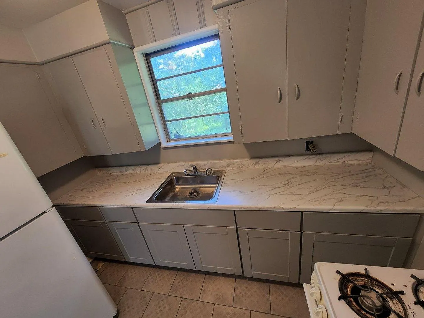 Completely refinished and updated!! — Photo 4