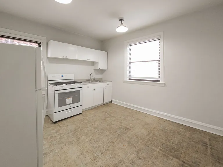 2334 W School St #2 — Photo 9