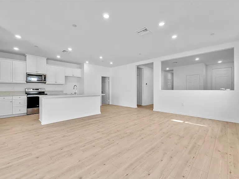 4688 Florence Dr — Photo 5