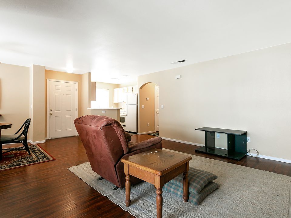 #GuardainRealty 4504 W Lake Mead Blvd Unit 201 Las Vegas Condo Rental livingroom_02062020