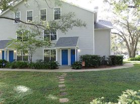 3106 Valley Oaks Dr