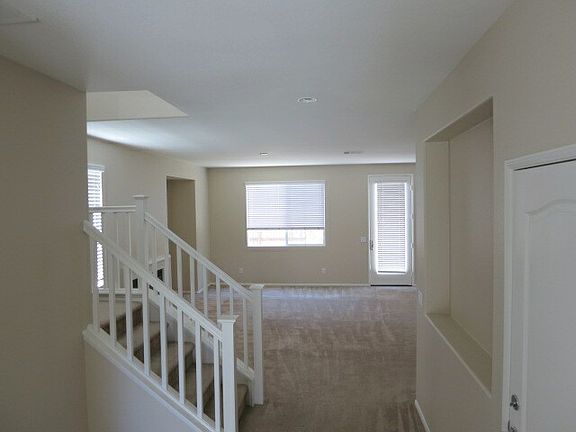 3rd image of 45725 Sierra Ct