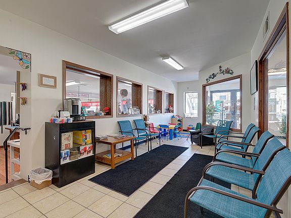 5th image of 305 E Main St