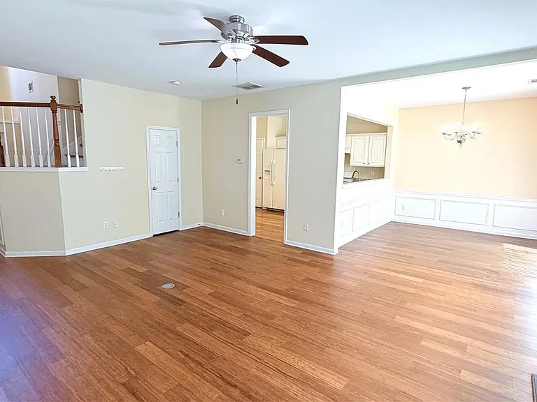 2380 Fairlie Dr — Photo 5