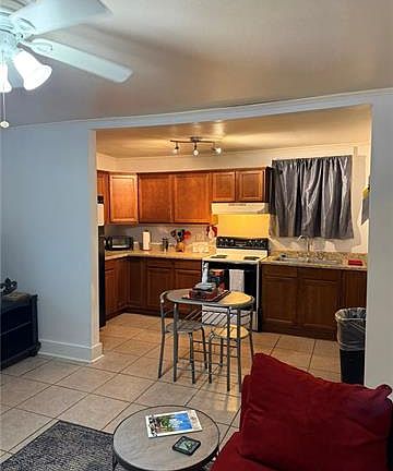 4th image of 123 N Alexander St