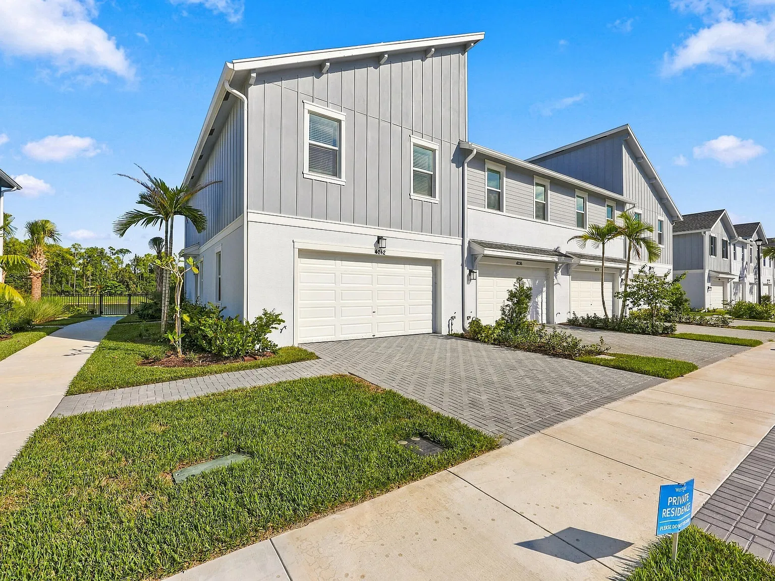 3 bed, 2.5 bath, 1679 sqft, $3,000 — Photo 3