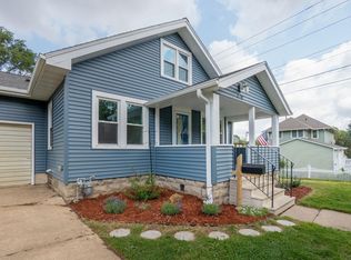 519 W 10th St, Cedar Falls, IA 50613