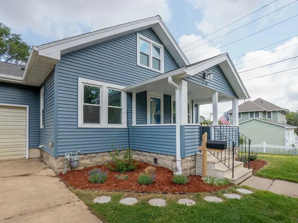 519 W 10th St, Cedar Falls, IA 50613