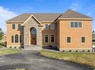 67 Locher Rd, Touchet, WA 99360