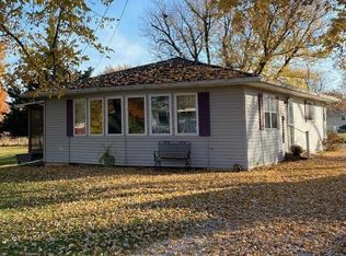 712 N College Ln, Aledo, IL 61231