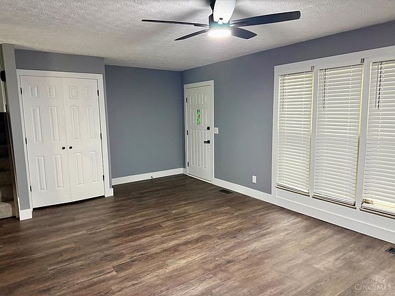 3rd image of 3275 Danbury Rd