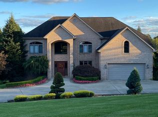 9970 Capri Ct, Pittsburgh, PA 15239