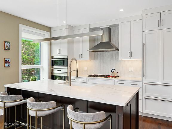5th image of 2643 N Hermitage Ave #201
