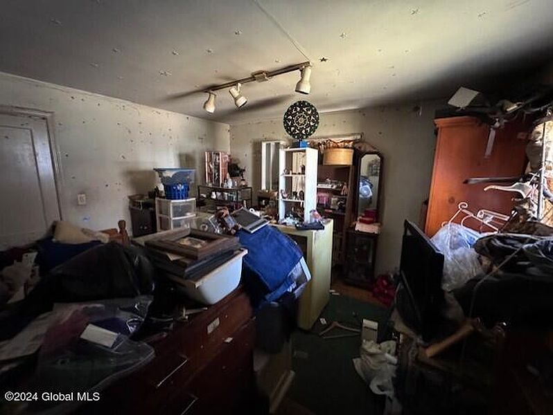 3rd image of 33 Pine Street