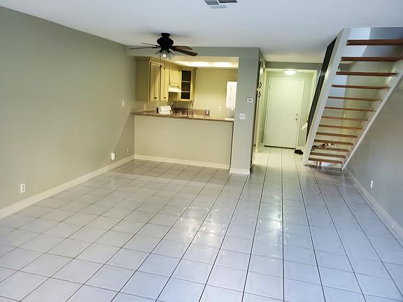 2nd image of 943 S Mountain Ave