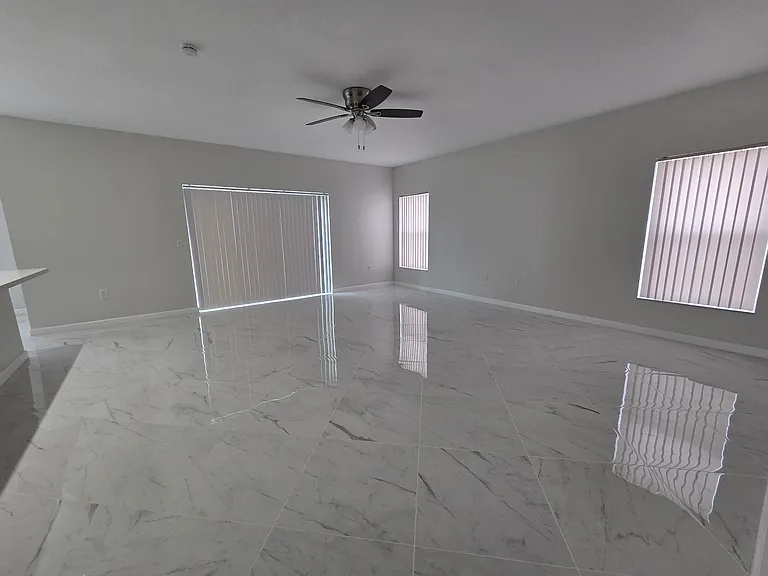 330 Aldershot Ct — Photo 16