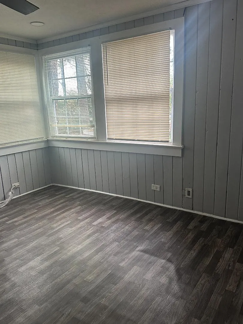 1126 Brentwood Ave — Photo 2