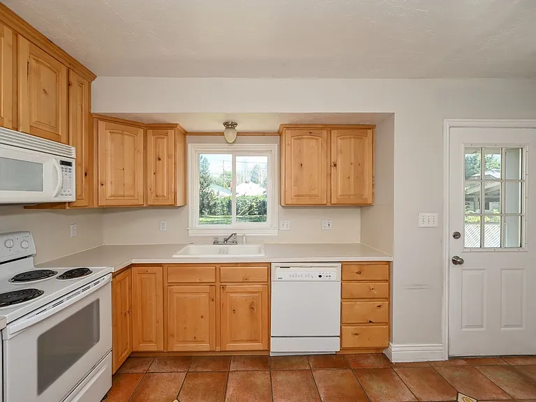 2789 S Alden St — Photo 14