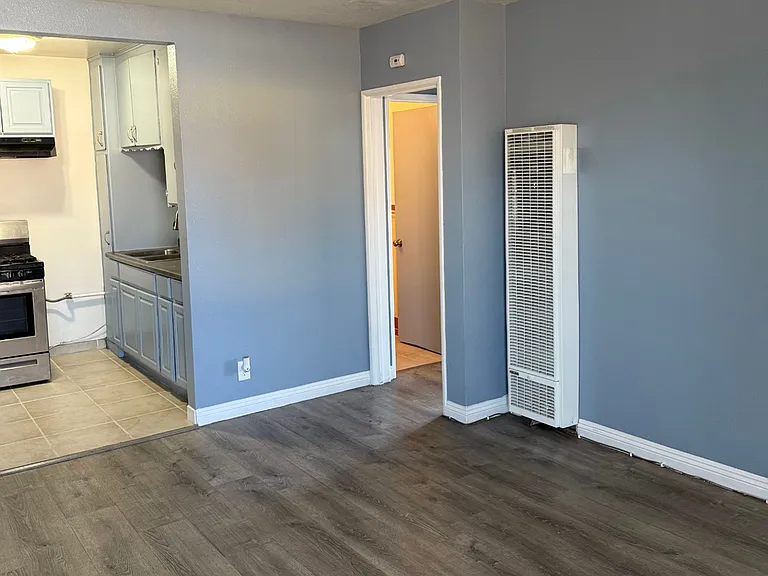 14918 Hawthorne Blvd — Photo 2