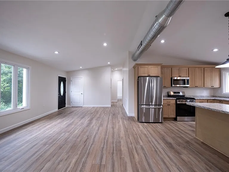 1165 Kings Ln — Photo 9