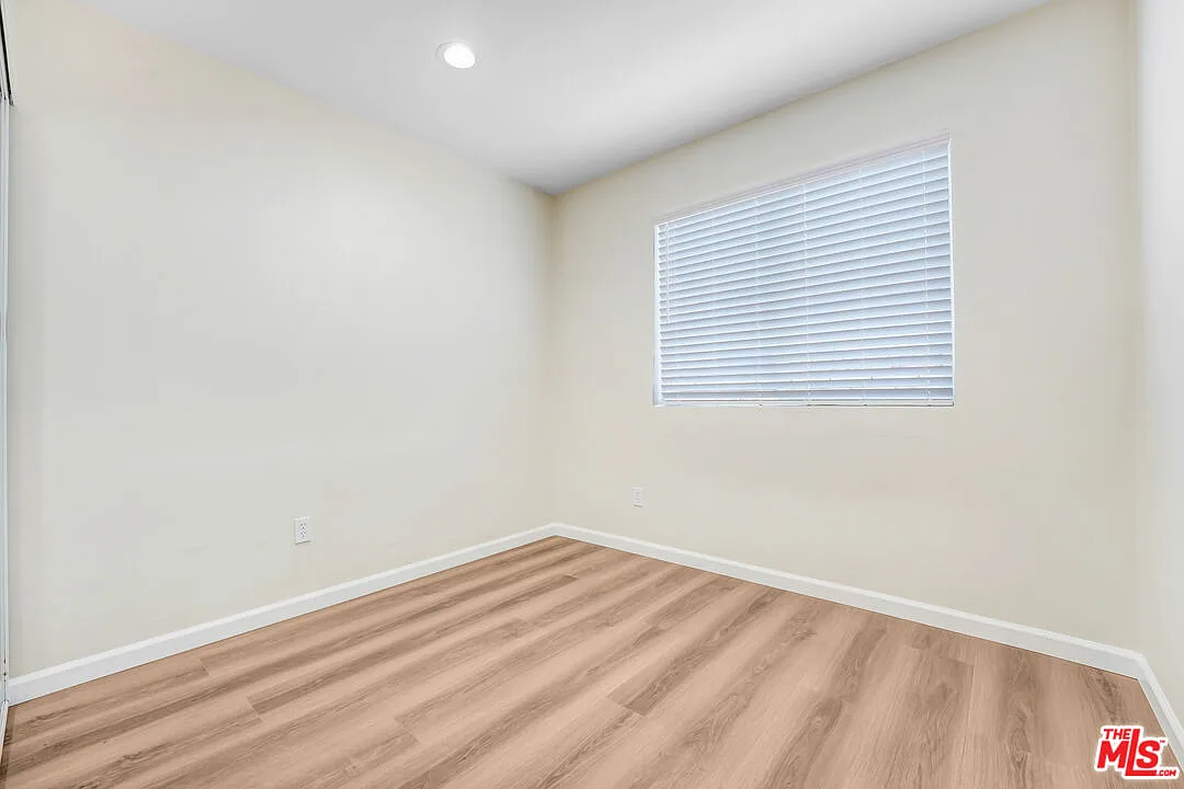 3 bed, 2.0 bath, 1084 sqft, $3,500 — Photo 4