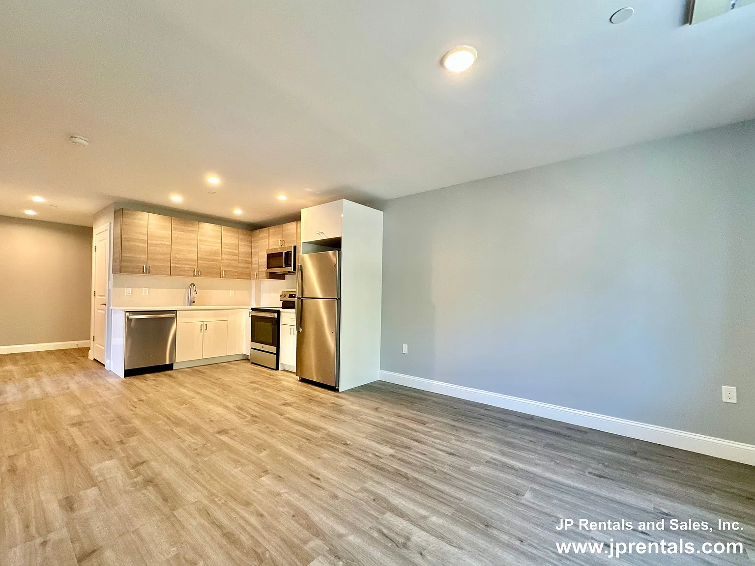 632 Centre St — Photo 4