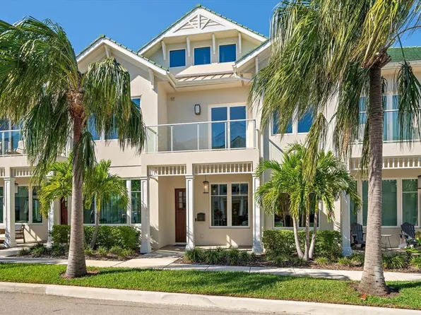 12 Country Club Ln, Belleair, FL 33756