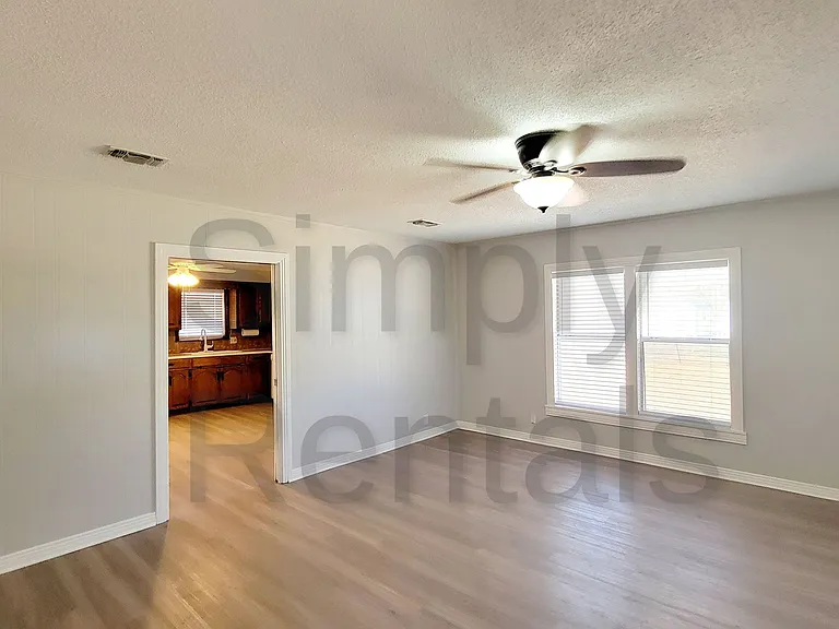 105 Windsor St — Photo 11