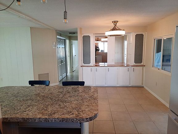 Island with seating for 4