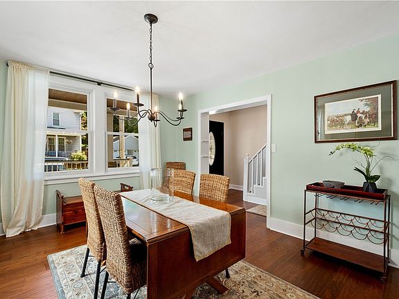 5th image of 327 Nicholas Pl