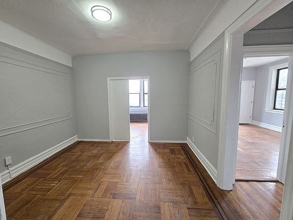 3rd image of 160 Ellis Ave APT 202