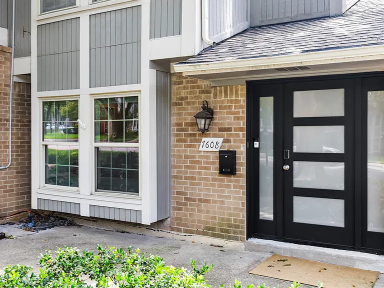 7608 Riverbrook Dr — Photo 2