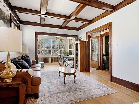 5th image of 3239 Victoria AVENUE