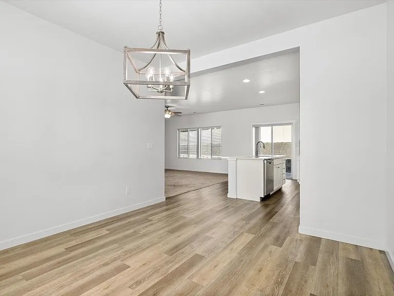 655 N Sevenoaks Ave — Photo 11