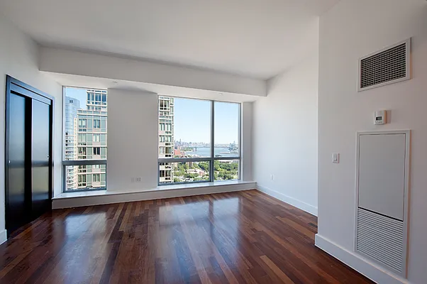 Rented by CORE | media 42