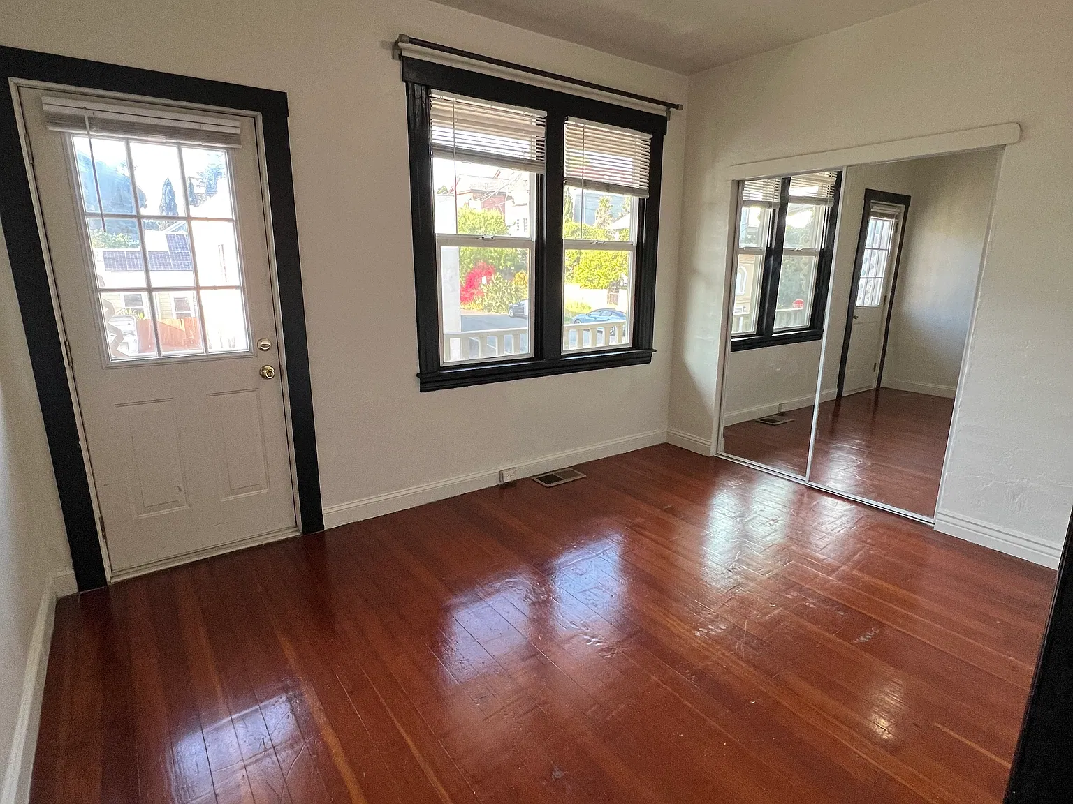 2 bed, 1100 sqft, $2,100 — Photo 4