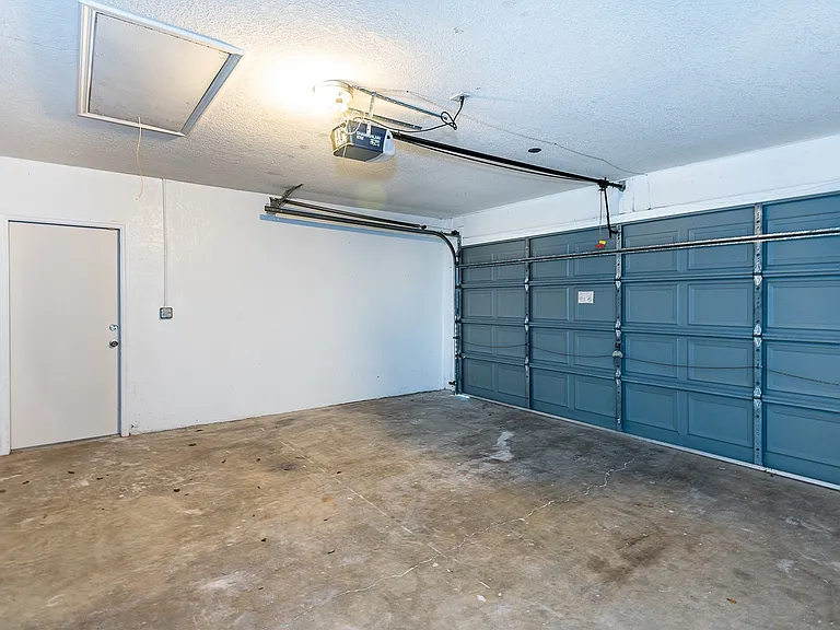 838 Jarvis St — Photo 42