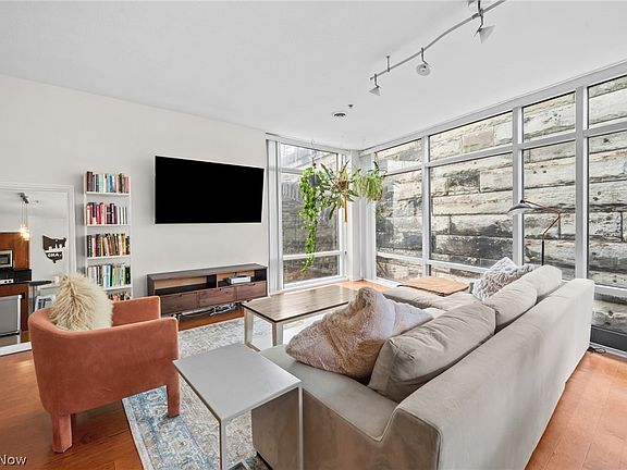 4th image of 1237 Washington Ave APT 601