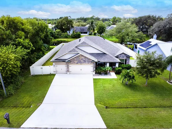 1662 SE North Blackwell Drive, Port St Lucie, FL 34952