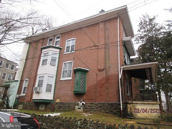 4th image of 424 W Bringhurst St