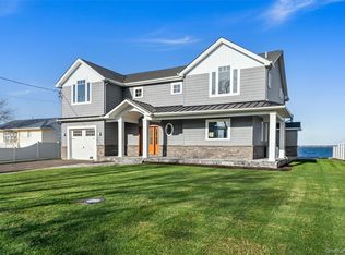 72 Grandview Drive, Shirley, NY