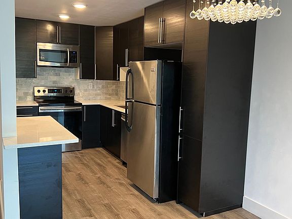 2nd image of 140 Lakeview Dr APT 305