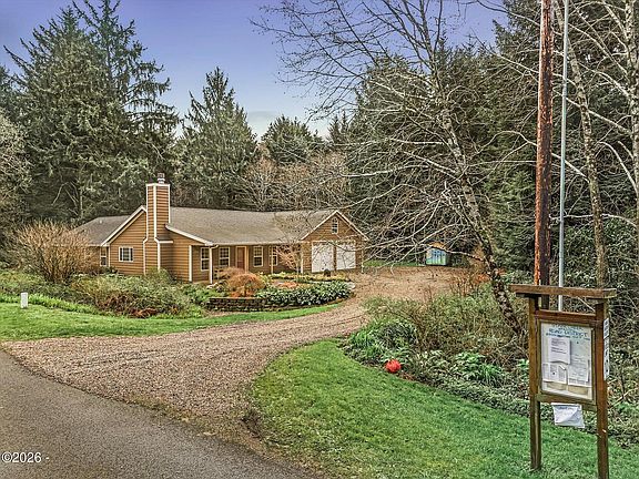 4th image of 150 NE Starr Creek Dr