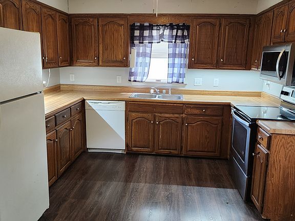 3rd image of 1416 Potter Dr