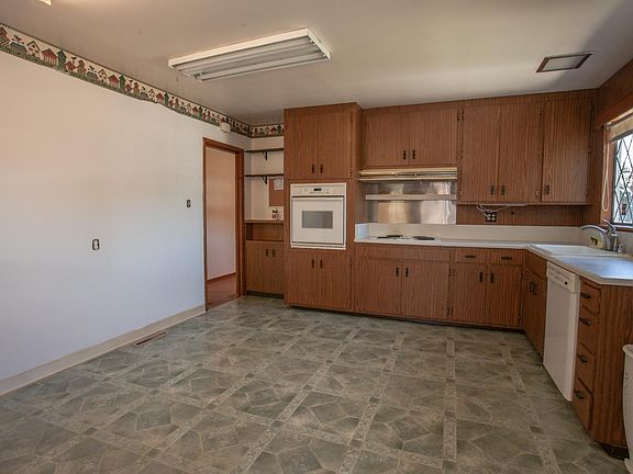 3rd image of 7 Almar Dr
