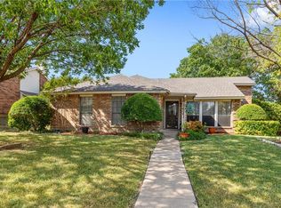 1049 Opal Dr, Desoto, TX 75115