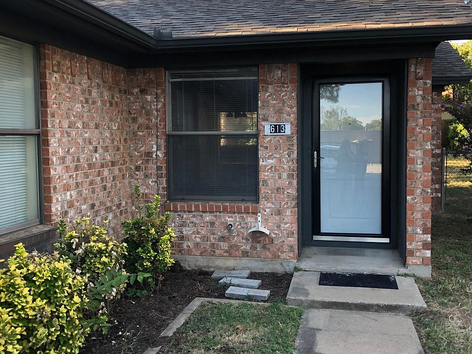 1st image of 613 Smith Ter #2