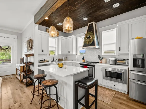 71 Childers Ln, Freeport, FL 32439