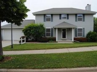 2714 Brighton Dr, Waukesha, WI 53188