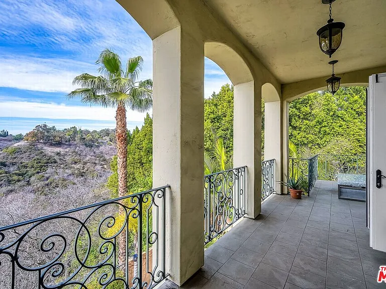3110 Benedict Canyon Dr — Photo 33